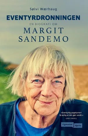 Omslag: "Eventyrdronningen : en biografi om Margit Sandemo" av Sølvi Wærhaug