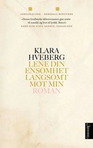 Omslag: "Lene din ensomhet langsomt mot min : roman" av Klara Hveberg