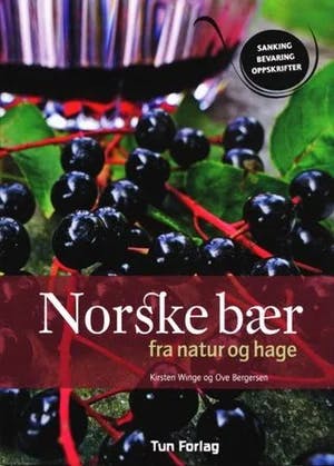 Omslag: "Norske bær fra natur og hage" av Kirsten Winge
